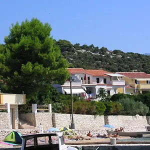 https://villa-nada.primorje-gorskikotar.com